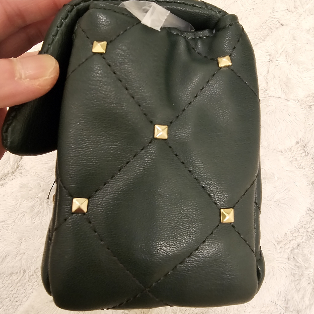 ⭐NWT Badgley Mischka Green Quilted Crossbody with Pearl and Gold Studded Accents - Picture 2 of 8